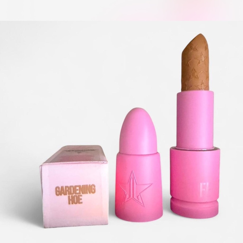 Jeffree Star Velvet Trap Lipstick in Gardening Ho*